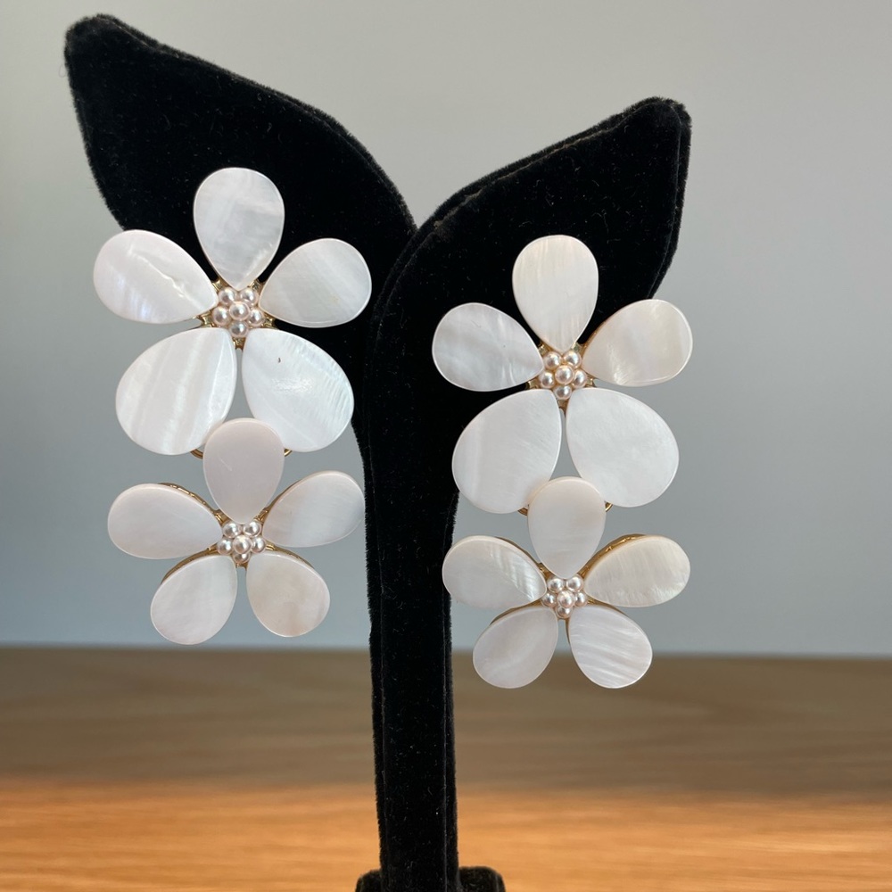 NWT Genuine Mother of Pearl Flower Petal Earrings with Seed Pearls - Picture 3 of 3